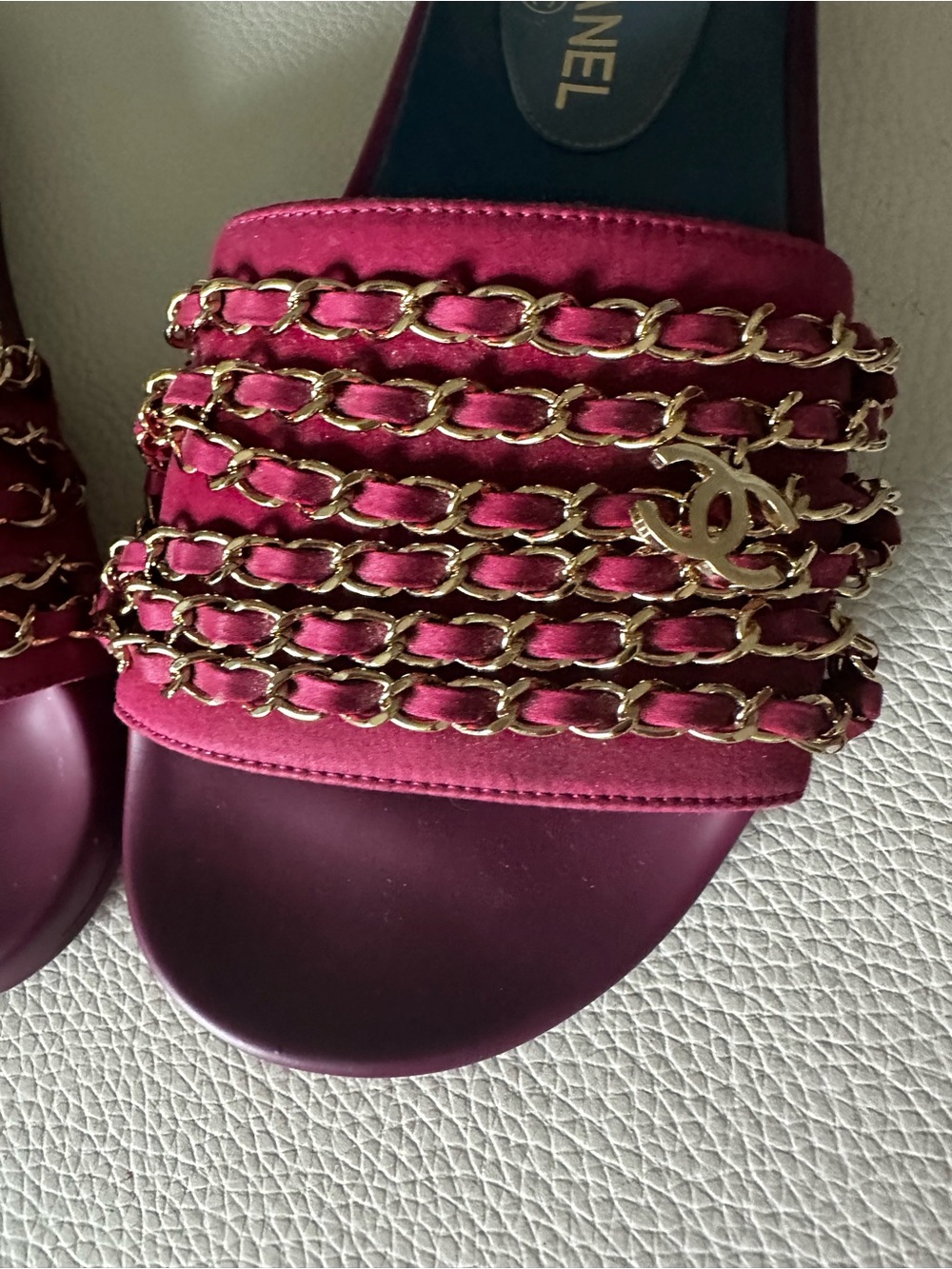 Chanel Gold Chain Tropiconic CC Slides in Dark Fuschia- Size EU 39 - Picture 12 of 13